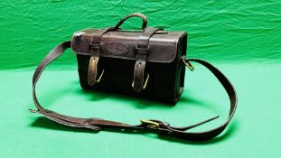 A GOOD QUALITY LEATHER CARTRIDGE BAG WITH LEATHER STRAP AND BRASS BUCKLES