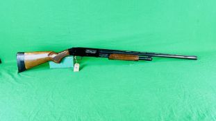 MOSSBERG 12 BORE PUMP ACTION SHOTGUN 27½ INCH MUTLI CHOKE BARREL (ONE CHOKE) #T195150 - (REF: 1614)