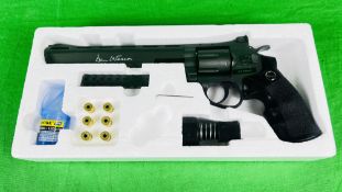 BOXED AS NEW DAN WESSON 8