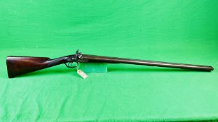 AN ANTIQUE THOMAS WILLIAMSON PERCUSSION CAP MUZZLE LOADING 12 GAUGE SIDE BY SIDE SHOTGUN,