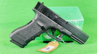 GLOCK 17 .