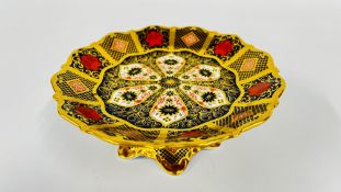 A ROYAL CROWN DERBY IMARI FOOTED DISH (1128) DIAM 17CM X H 6.5CM.
