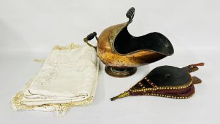 A VINTAGE COPPER COAL SCUTTLE AND A PAIR OF BELLOWS AND 2 X VINTAGE TABLE CLOTHS.
