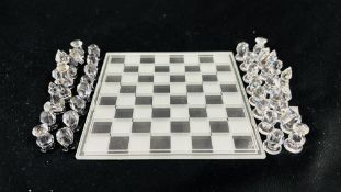 A GOOD QUALITY MINIATURE CRYSTAL CHESS SET (10.5 X 10.