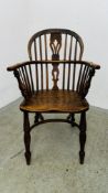 A GEORGIAN ELM WINDSOR ARM CHAIR WITH CRINOLINE STRETCHER.