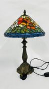 (R) TIFFANY STYLE TABLE LAMP WITH LEADED GLASS SHADE - SOLD AS SEEN.