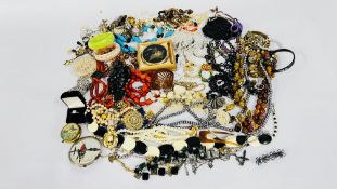 A LARGE BOX OF ASSORTED COSTUME JEWELLERY, BEADED NECKLACES AND COMPACTS ETC.