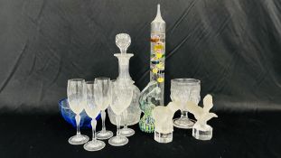 A GROUP OF GLASSWARE TO INCLUDE PORTMEIRION BOWL, GOEBEL GLASS ORNAMENTS,