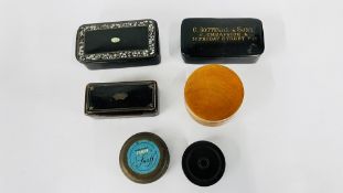 A COLLECTION OF 6 VINTAGE SNUFF BOXES TO INCLUDE A TIN AND TURNED EXAMPLES ALONG WITH PAPIER MACHE