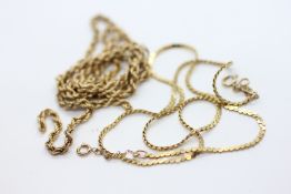 A 9CT GOLD FLATLINK NECKLACE A/F CONDITION ALONG WITH A YELLOW METAL ROPE DESIGN NECKLACE (NO