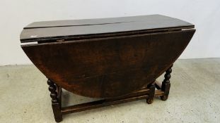 LATE C17TH OAK GATELEG TABLE ON BOBBIN-TURNED FEET AND DRAWER TO END W 126CM D 56CM D EXTENDED