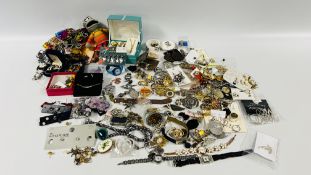 A BOX CONTAINING AN EXTENSIVE COLLECTION OF ASSORTED COSTUME JEWELLERY, WATCHES,