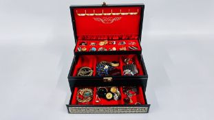 A JEWELLERY BOX AND CONTENTS TO INCLUDE 2 X PAIRS OF 9CT GOLD EARRINGS,