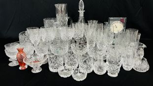 AN EXTENSIVE COLLECTION OF GOOD QUALITY CRYSTAL GLASSWARE TO INCLUDE DRINKING VESSELS, TAZZAS,