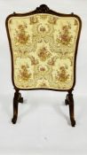 AN ELABORATE VINTAGE FIRE SCREEN WITH NEEDLEWORK PANEL W 61CM H 100CM.