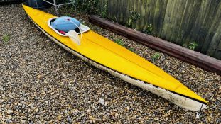 A 16FT FIBRE GLASS KAYAK WITH OARS.