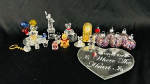A GROUP OF CABINET TRINKETS TO INCLUDE CRYSTAL MINIATURES SOME BY CRYSTAL WORLD,