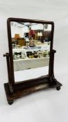 A GEORGIAN MAHOGANY TOILET MIRROR, WIDTH 57CM, HEIGHT 71CM.