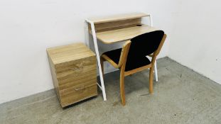 A MODERN LIMED OAK FINISH HOME COMPUTER DESK,