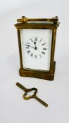 A VINTAGE BRASS CASED CARRIAGE CLOCK W 9.5 X D 8.5 X H 13.5CM AND KEY.