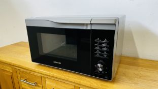 SAMSUNG MICROWAVE OVEN - SOLD AS SEEN.