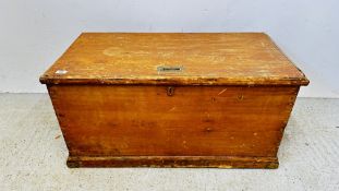 ANTIQUE PINE BLANKET BOX, W 95CM X D 48CM X H 49CM.