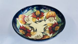 A MOORCROFT POTTERY BOWL, ANNA LILY PATTERN BEARING MONOGRAM DIAM 25.5CM X H 8.8CM.