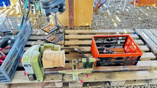 WOODWISE HIGH SPEED WOOD LATHE MODEL WL-12037 PLUS TURNING CHISELS AND INTERNATIONAL BENCH MOUNT