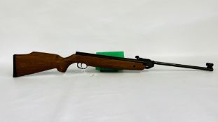 SMK 20 .22 BREAK BARREL AIR RIFLE - COLLECTION IN PERSON ONLY - NO POSTAGE OR PACKING AVAILABLE.