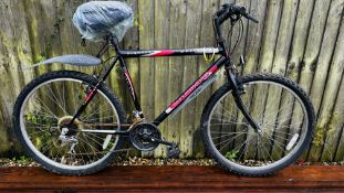 A UNIVERSAL WILDTHING BLOW OUT 18 SPEED GENTS BIKE.