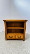 A MODERN SOLID LIGHT OAK TWO DRAWER BOOKSHELF W 90CM X D 32CM X H 91CM.