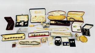 A BOX OF ASSORTED MAINLY BOXED VINTAGE JEWELLERY TO INCLUDE SIMULATED PEARLS, HAT PINS, HAIR COMBS,