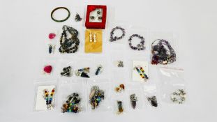 SELECTION OF GEMSTONE EARRINGS, NECKLACES AND BRACELETS.