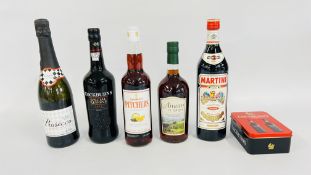 A GROUP OF WINE AND SPIRITS TO INCLUDE 75CL COCKBURNS PORT, 75 MARTINI ROSSO, 75CL PLAZA PROSECCO,