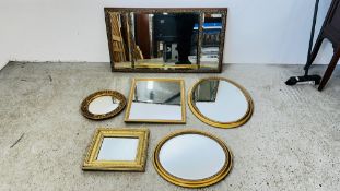A GROUP OF 4 GILT FRAMED MIRRORS + A FURTHER CIRCULAR CONVEX EXAMPLE + A VINTAGE THREE PANELLED