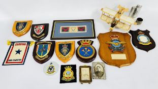 A BOX OF ASSORTED MILITARIA TO INCLUDE VARIOUS PLAQUES,