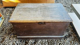 A VINTAGE PINE BLANKET BOX.