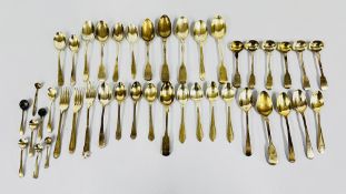 A COLLECTION OF ASSORTED SILVER SPOONS AND A FEW FORKS TO INCLUDE SALT AND MUSTARD EXAMPLES,