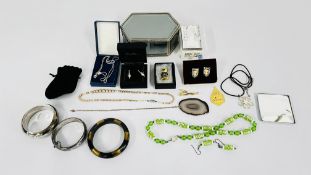 A BASKET OF ASSORTED JEWELLERY TO INCLUDE SILVER PENDANT, CUFF LINKS + TWO SILVER BRACELETS ETC.