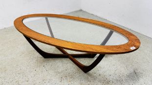 A MID CENTURY G PLAN STYLE COFFEE TABLE WITH GLASS INSERT W 122 X W 56 X H 38CM.