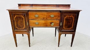 EDWARDIAN MAHOGANY SIDEBOARD, THE TWO CENTRAL DRAWERS FLANKED BY CUPBOARDS W 153CM D 62CM H 105CM.
