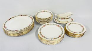 A 34 PIECE PARAGON BELINDA DINNER SERVICE.