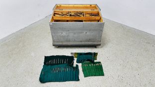A VINTAGE PINE PAINTED CARPENTERS TOOL CHEST W 93 X D 47 X H 56CM AND CONTENTS TO INCLUDE AN