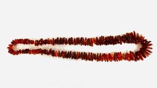A STRING OF GRADUATED AMBER L 82CM.