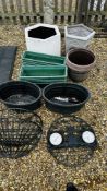 A QUANTITY OF ASSORTED PLASTIC GARDEN PLANTERS,