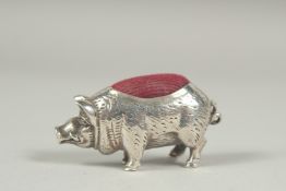 A silver hog pin cushion, 4cm.
