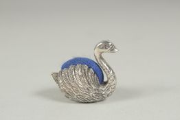 A silver swan pin cushion, 2.5cm.