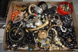 Miscellaneous bijouterie.