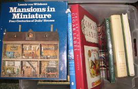 ANTIQUES & COLLECTOR'S reference works (2 boxes).