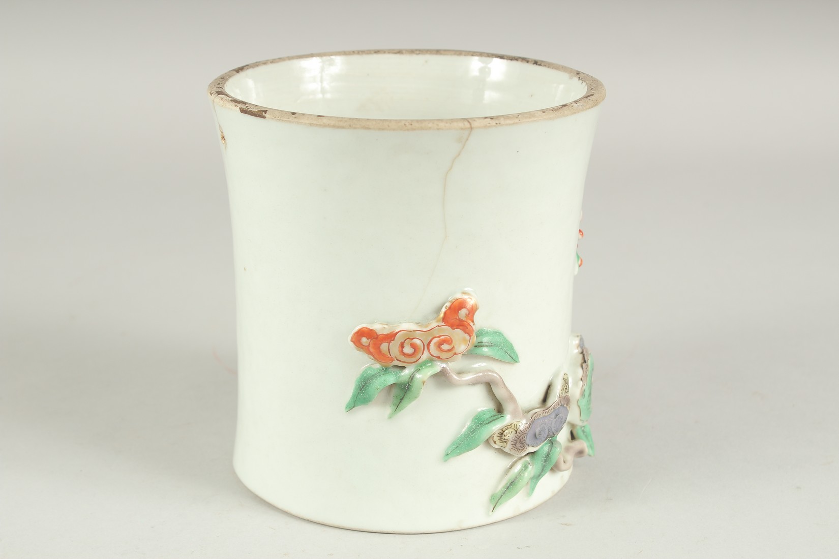 A CHINESE PORCELAIN RELIEF DECORATED SLEEVE SECTION - POSSIBLY FROM A VASE, the moulded relief - Image 3 of 6